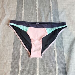 NWOT- VENUS Bikini Bottoms 